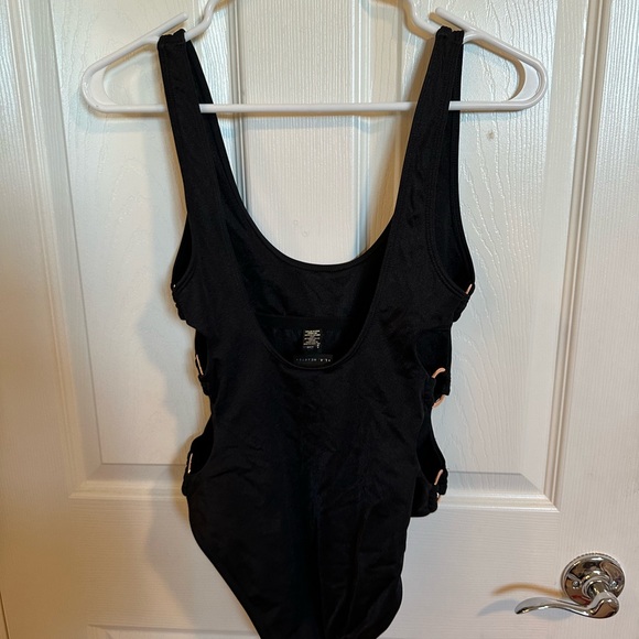 Black one piece swimsuit - Picture 3 of 4